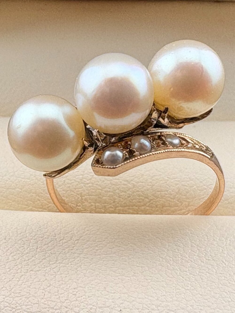 Rare Antique Victorian 10K Yellow Gold Triple 7 mm Pearl Ring Sz. 6.25 - 3.5 gm